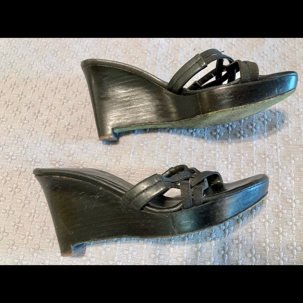 Donald J Pliner black wedge sandal, size 6.5